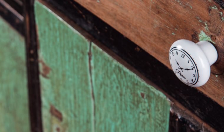 Optimiza el espacio de tus lineales de herrajes decorativos para madera